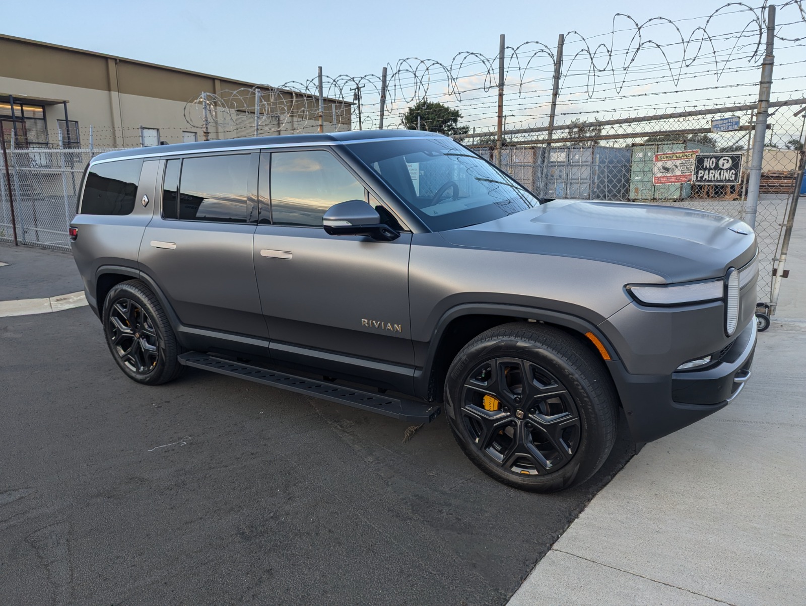 2023 Rivian R1S Adventure full