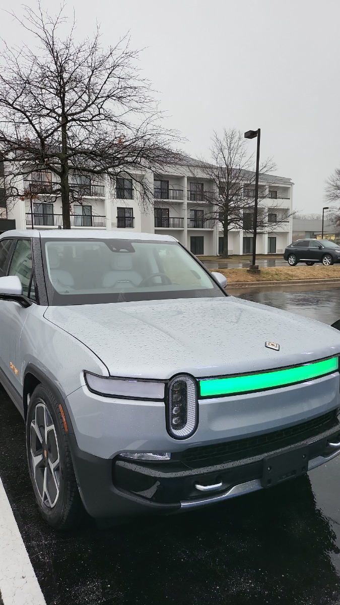 2022 Rivian R1T Adventure - Find My Electric