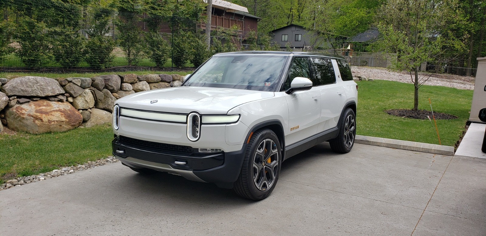 2023 Rivian R1S Adventure - Find My Electric