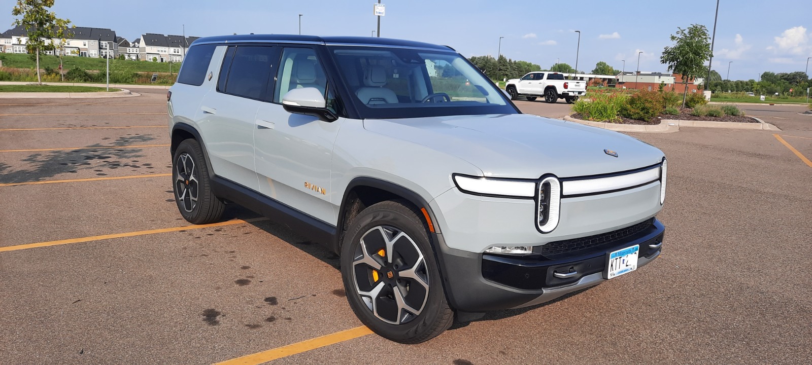 2023 Rivian R1S Adventure - Find My Electric