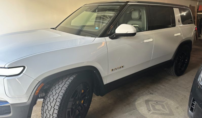 2023 Rivian R1S Adventure