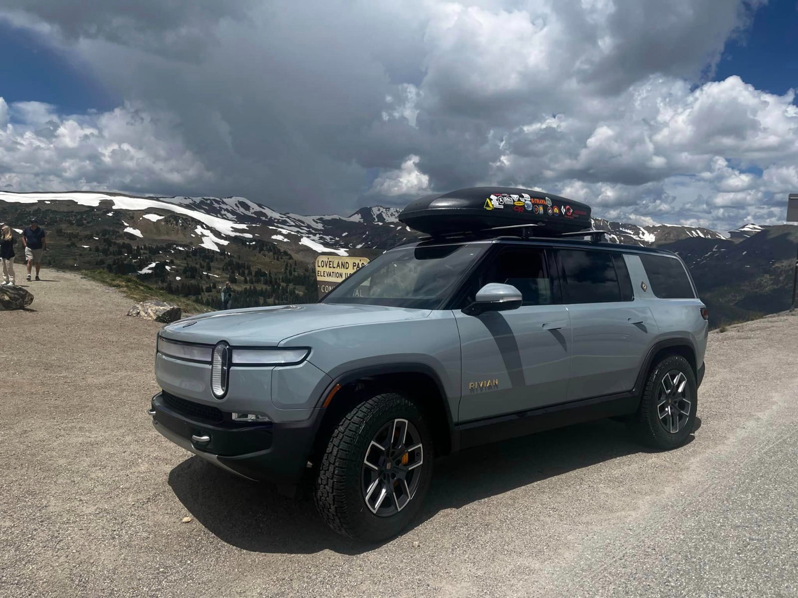 2023 Rivian R1S Adventure - Find My Electric