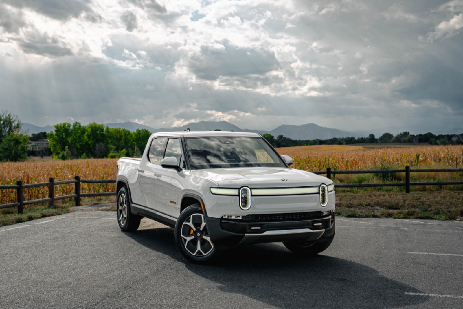 2022 Rivian R1T Adventure full