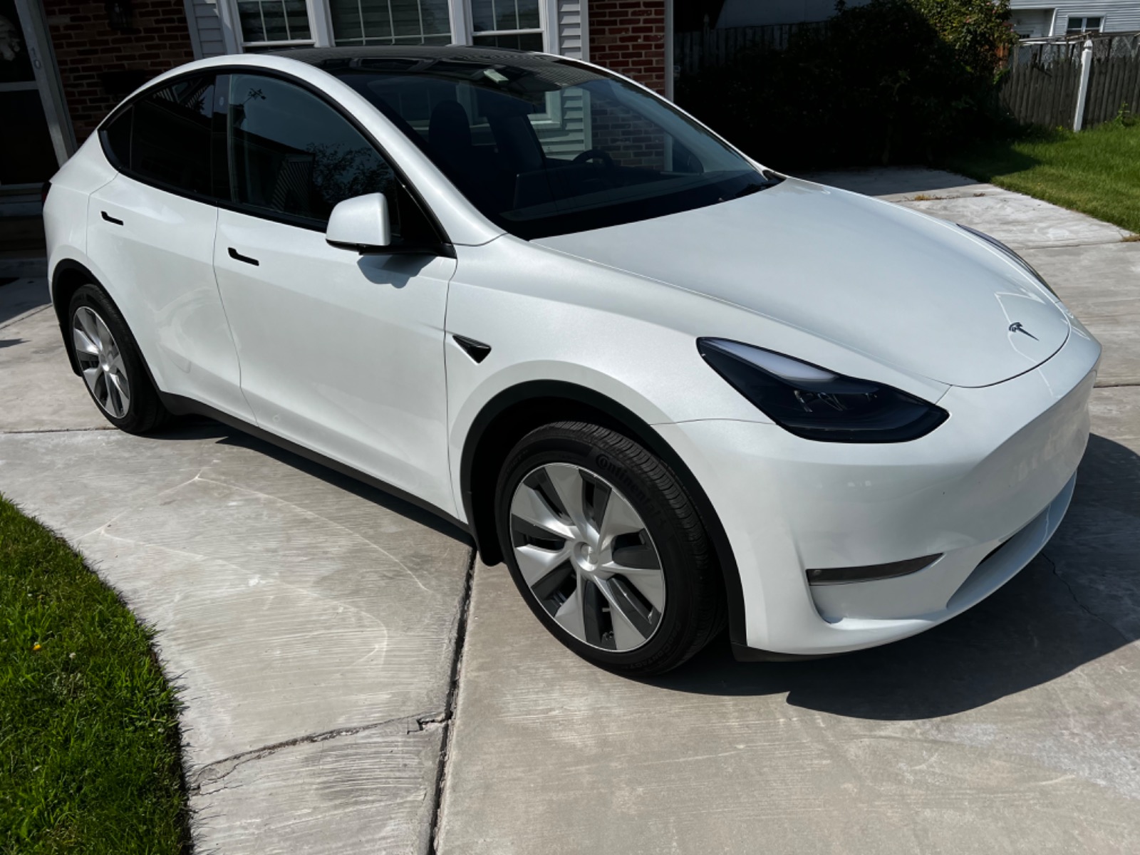 Tesla Model Y Performance 2023 White - ROAD54