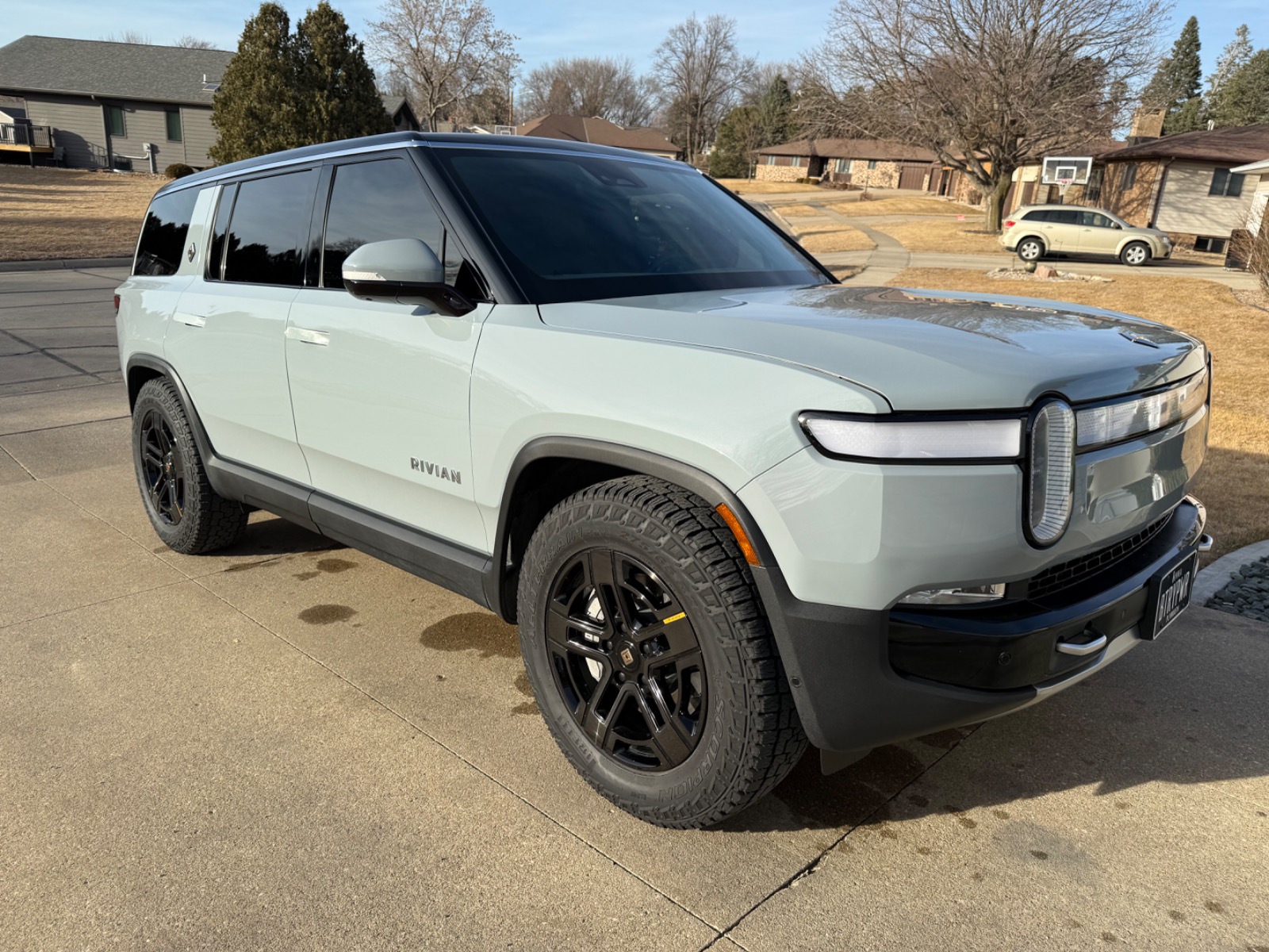 2024 Rivian R1S Adventure full