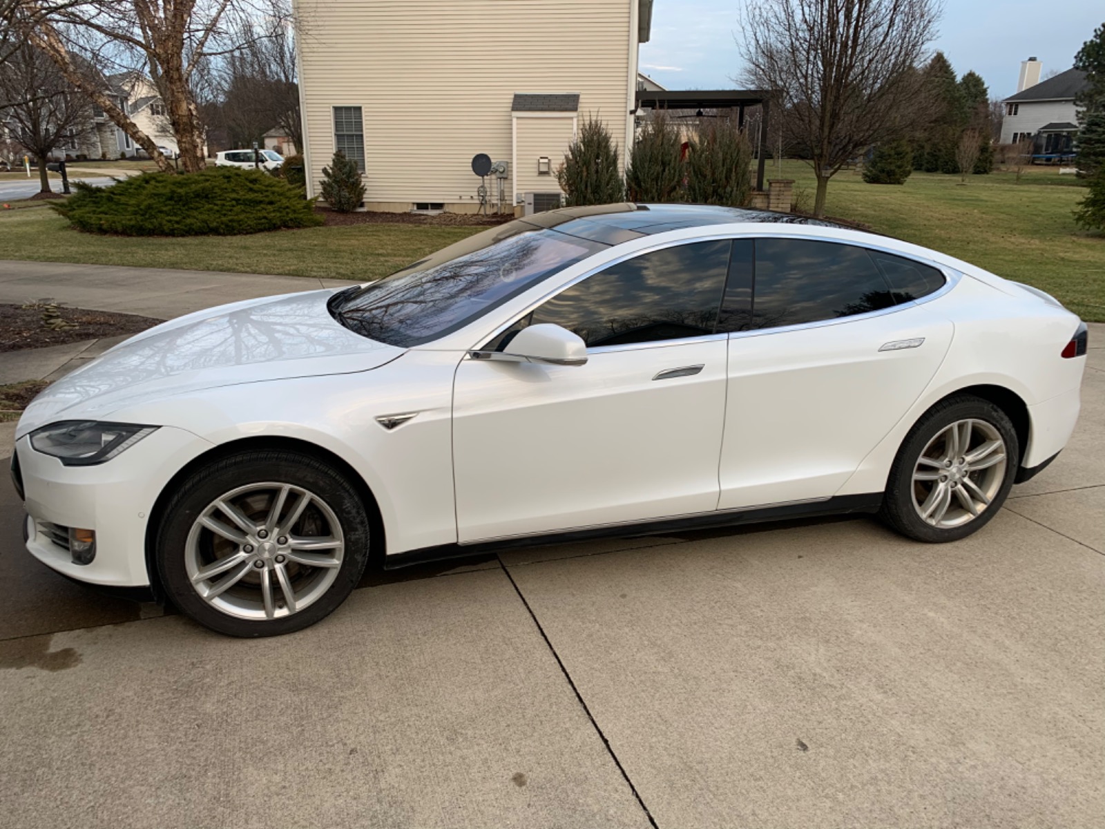 2015 Tesla Model S 85D full