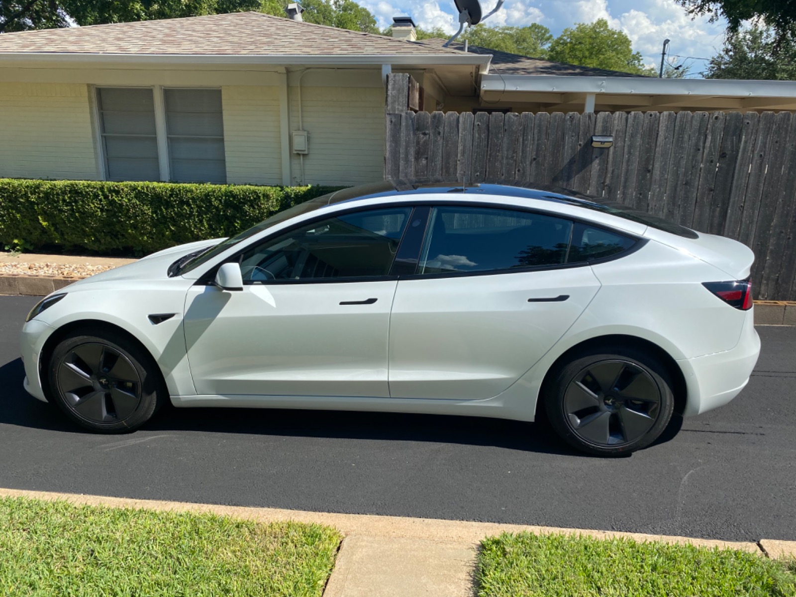 2022 Tesla Model 3 Standard Range Plus RWD - Find My Electric