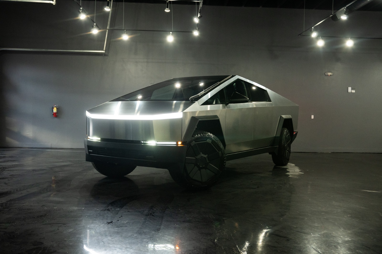 2024 Tesla Cybertruck Foundation AWD - Find My Electric