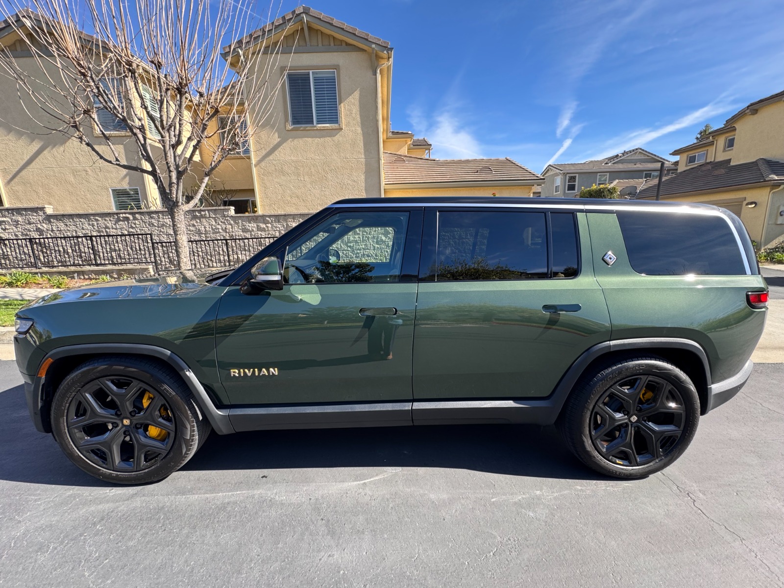 2023 Rivian R1S Adventure full