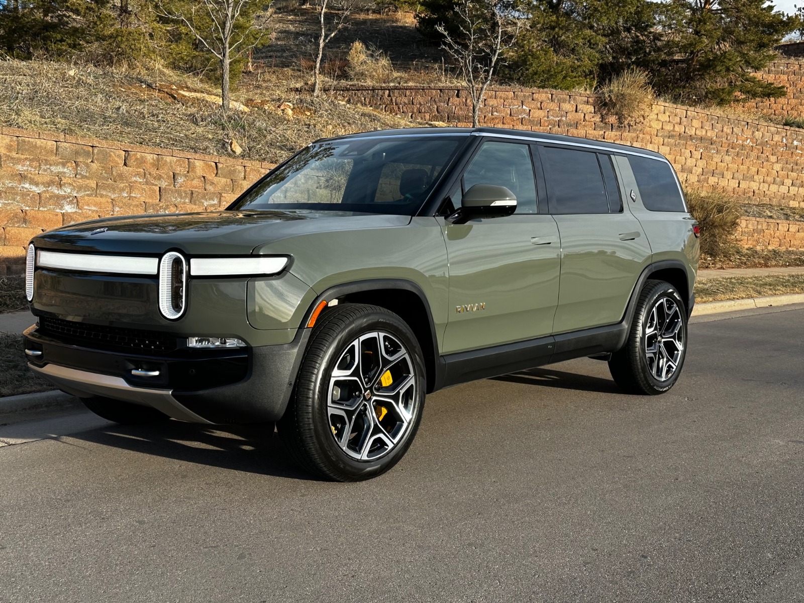 2022 Rivian R1S Launch Edition - Find My Electric