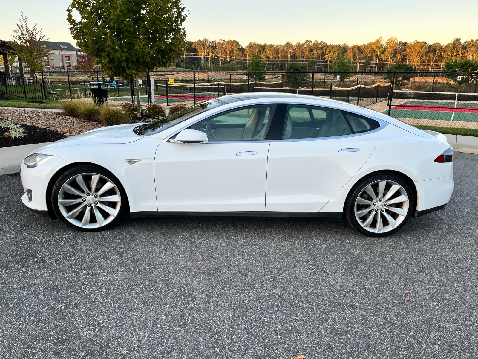 2015 Tesla Model S 85D full