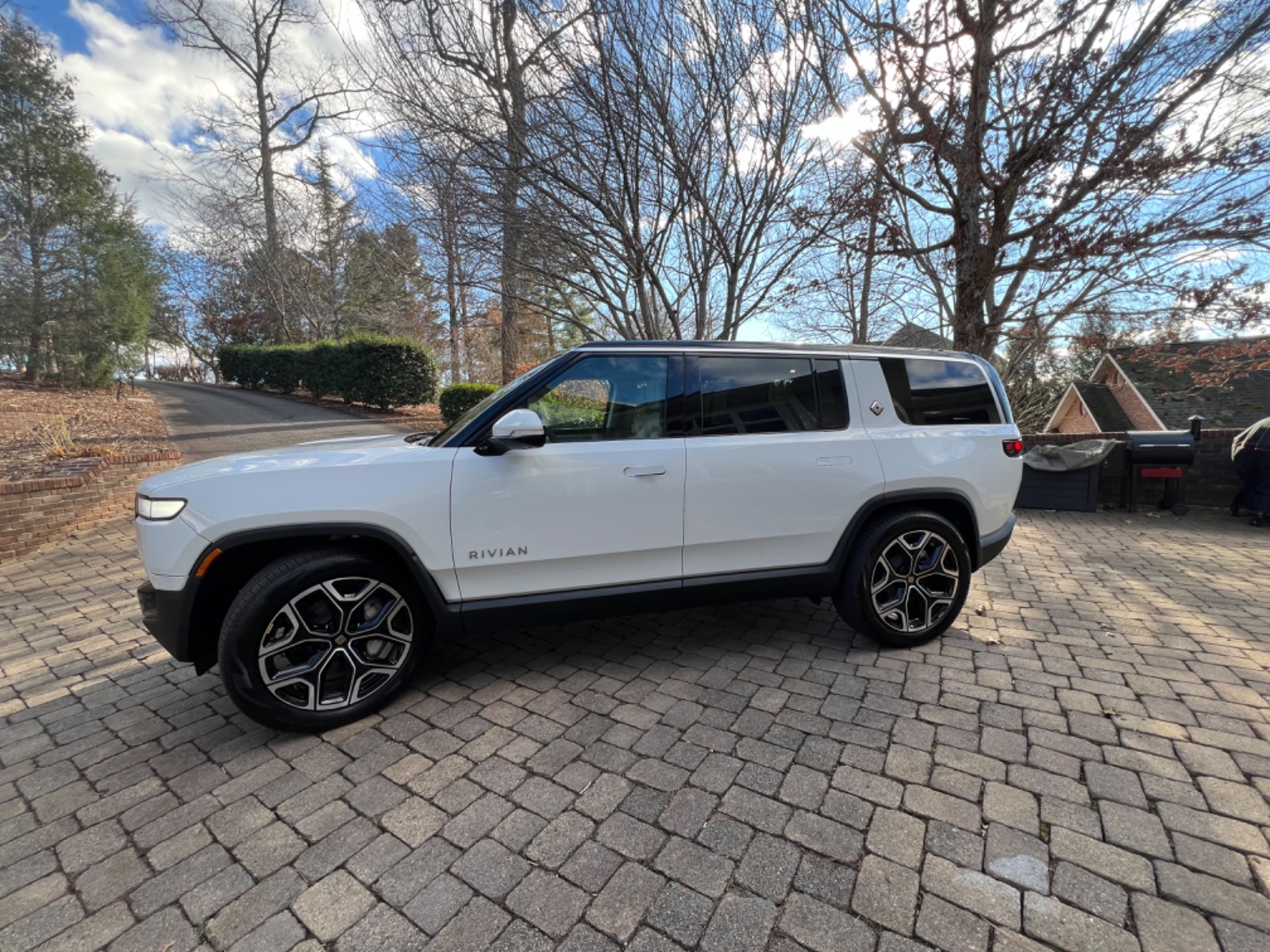 2023 Rivian R1S Adventure - Find My Electric