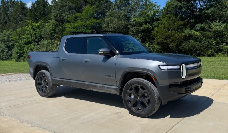 2025 Rivian R1T Explore