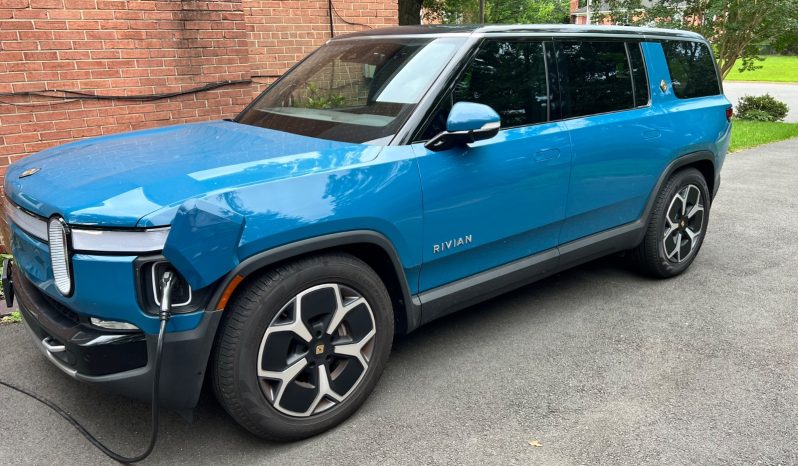 2024 Rivian R1S Adventure