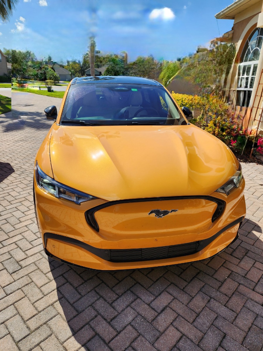 2022 Ford Mustang Mach-E Premium full