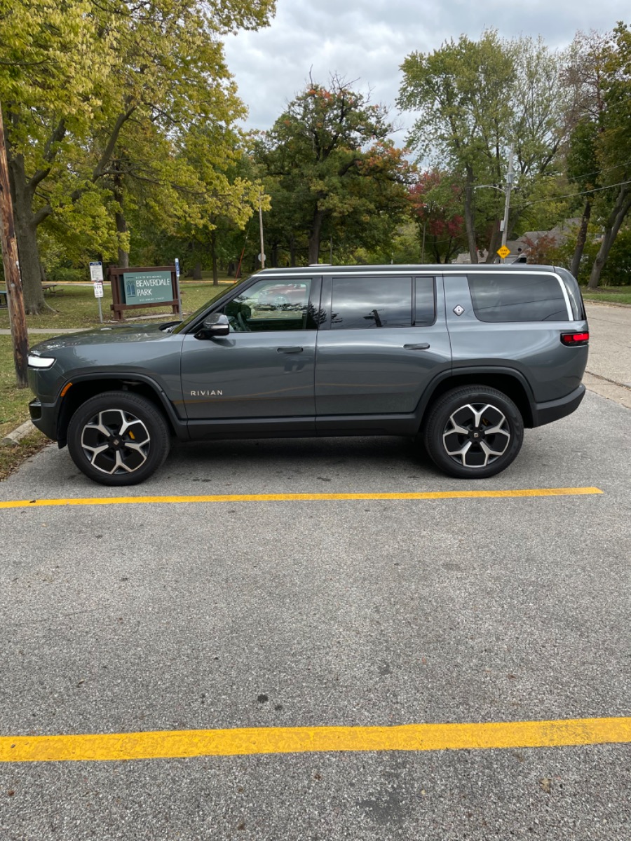 2023 Rivian R1S Adventure full