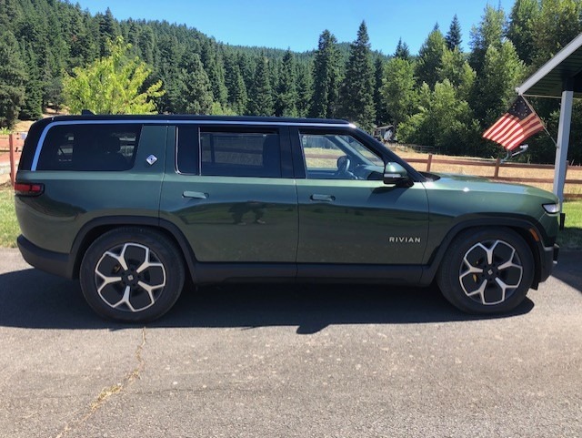 2023 Rivian R1S Adventure Find My Electric