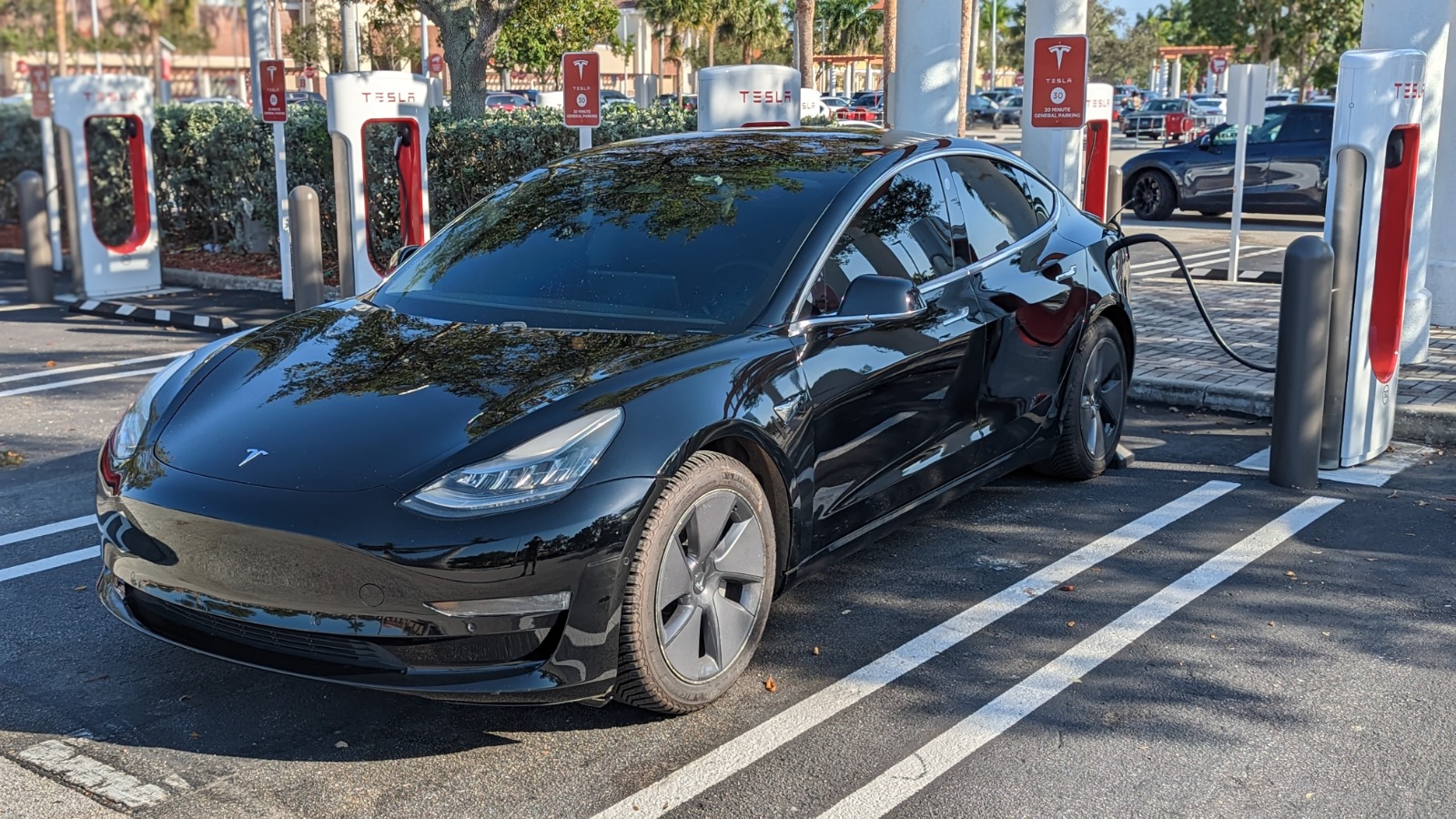 2018 tesla model 3 deals mid range range