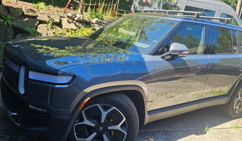2023 Rivian R1S Adventure