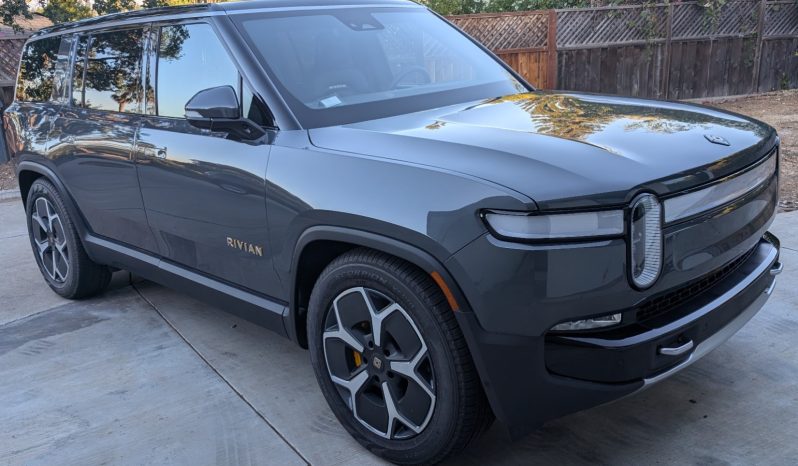 2023 Rivian R1S Adventure