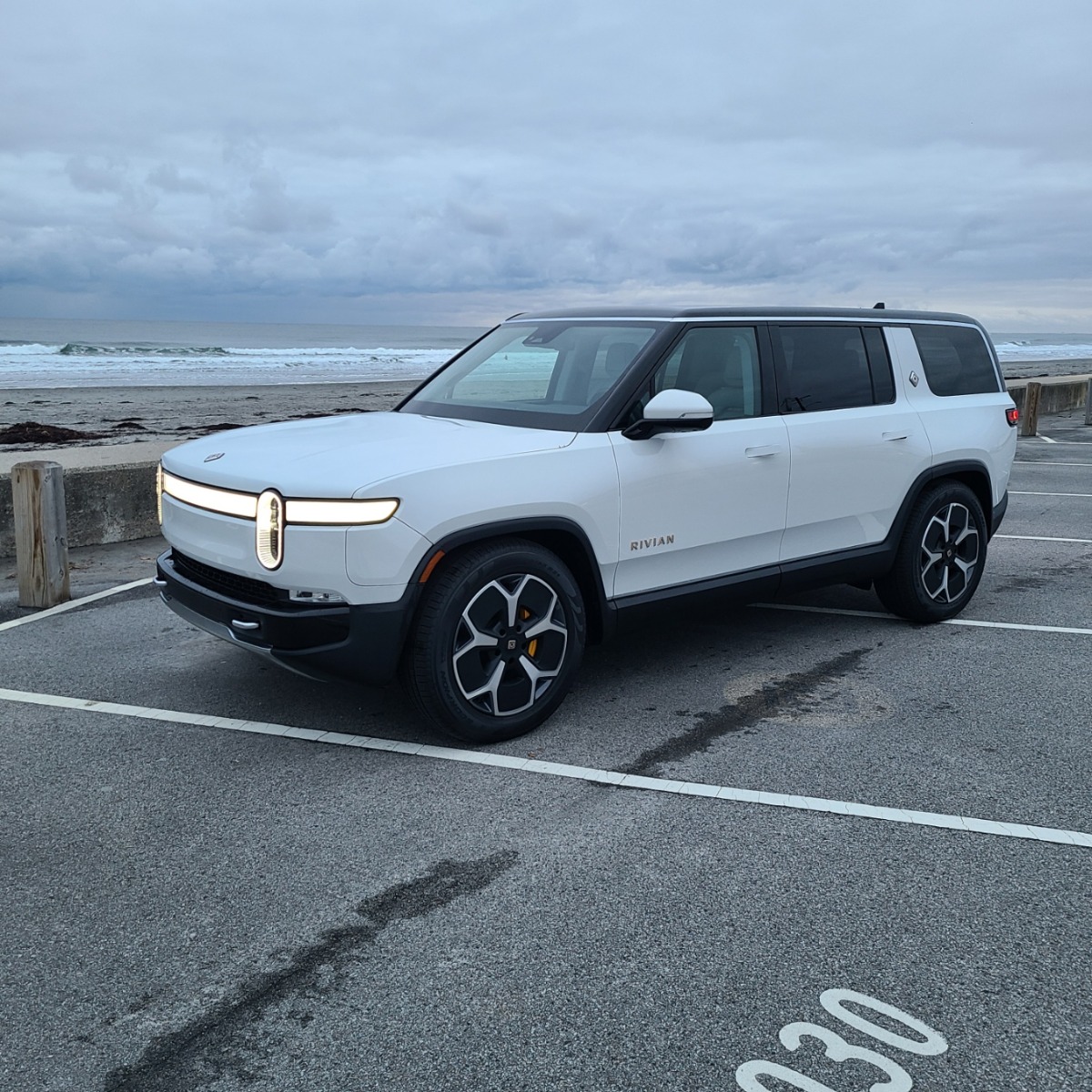 2023 Rivian R1S Launch Edition full