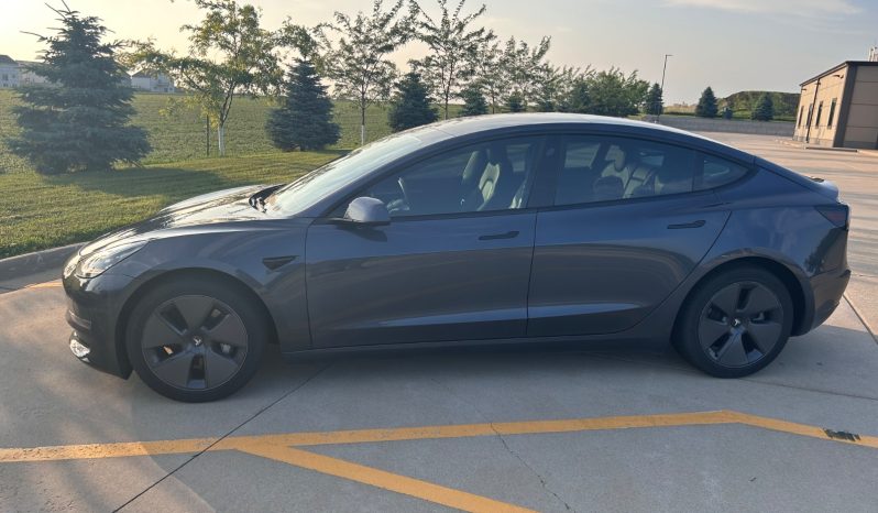 Tesla 2022 M3 Std Range RWD 