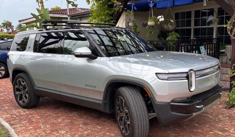 2025 Rivian R1S Adventure