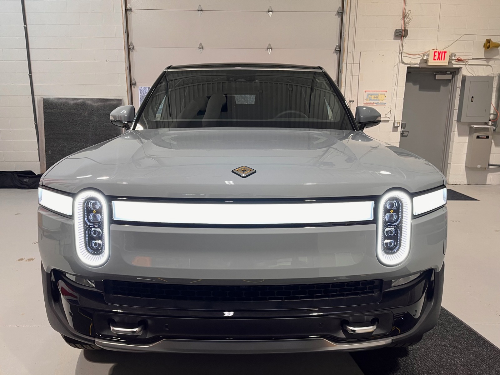 2023 Rivian R1S Adventure - Find My Electric