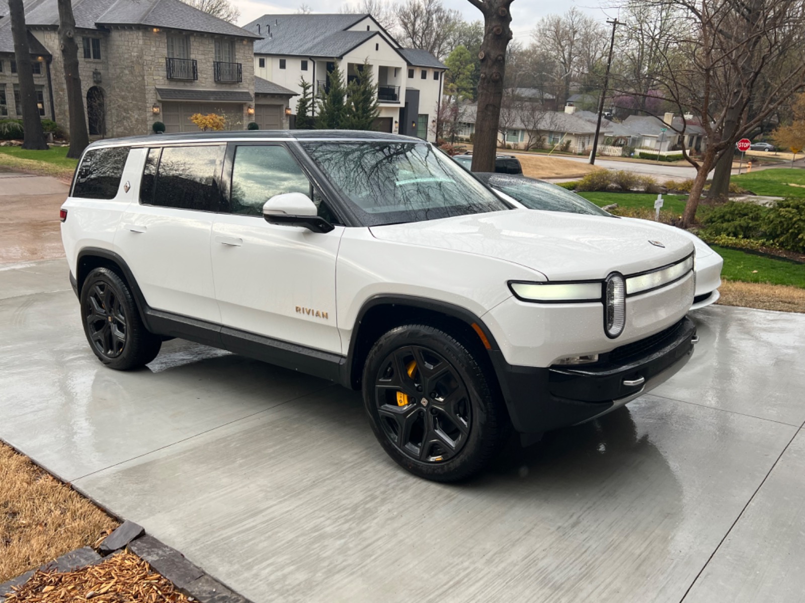 2023 Rivian R1S Adventure full