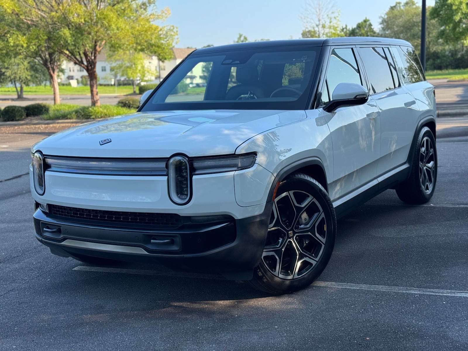 2025 Rivian R1S Adventure - Find My Electric