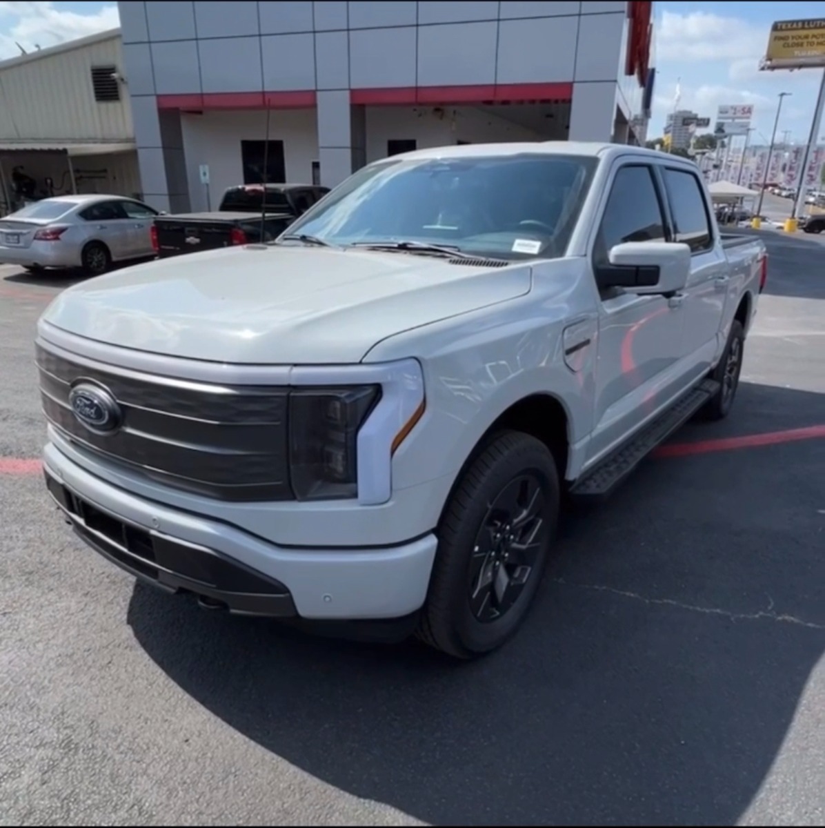 2023 Ford F-150 Lightning Lariat - Find My Electric