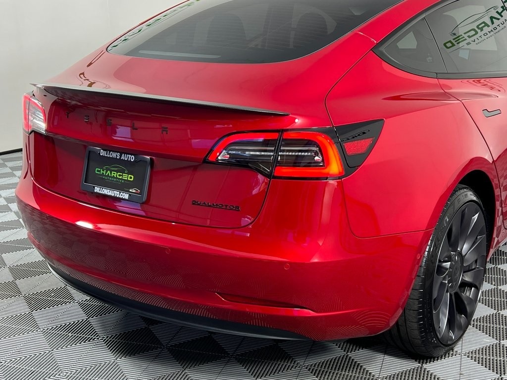 COMPARISON BETWEEN 2022 TESLA MODEL 3 LONG RANGE AWD 2023 TESLA MODEL visual data 6