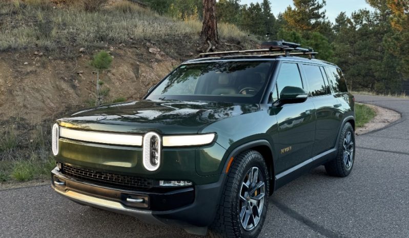 2023 Rivian R1S Adventure